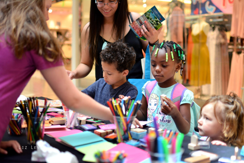 kids making free mother's day art projects