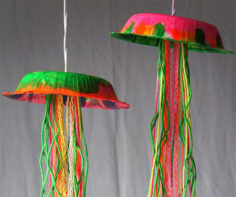 Jellyfish art made of a paper bowl and yarn